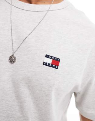 Tommy Jeans Unisex Regular Badge Logo T-shirt In White In Gray