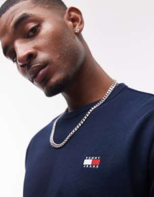 Tommy Jeans Regular Badge Logo T-shirt In Navy