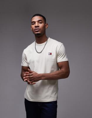 Tommy Jeans Unisex Regular Badge Logo T-shirt In White