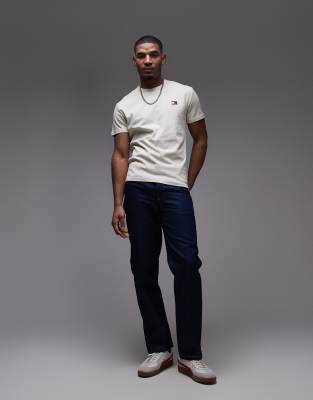 Tommy Jeans Unisex Regular Badge Logo T-shirt In White