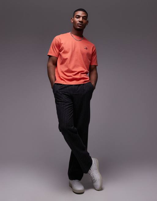 Tommy Jeans regular badge logo T-shirt in red, 4 of 4