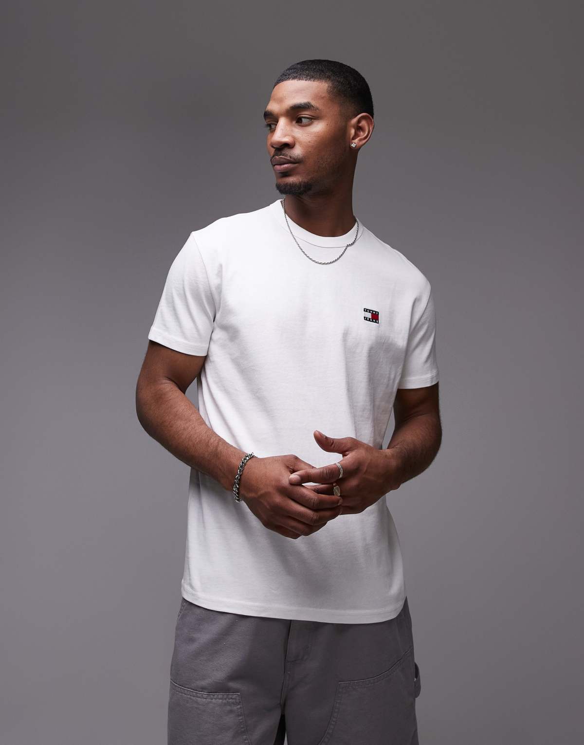 Tommy Jeans regular badge t-shirt in white