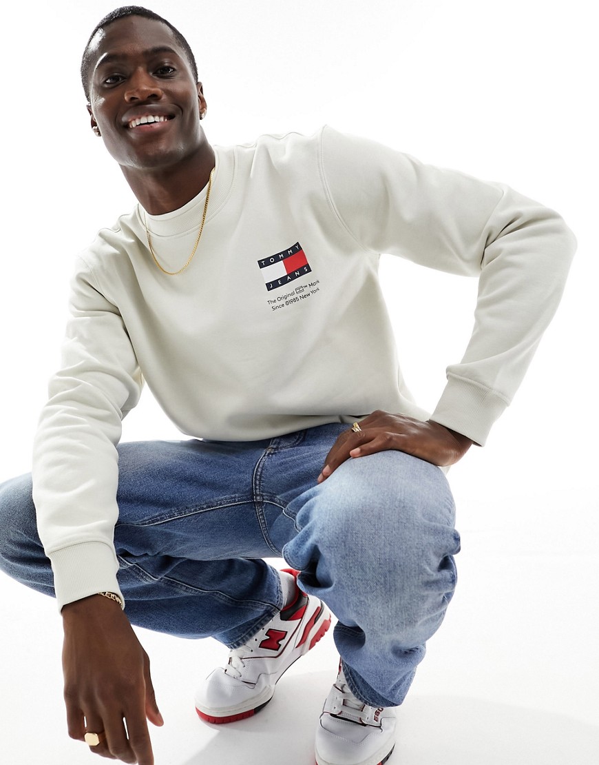 Tommy Jeans regular essential flag crew neck sweatshirt in off white-Neutral