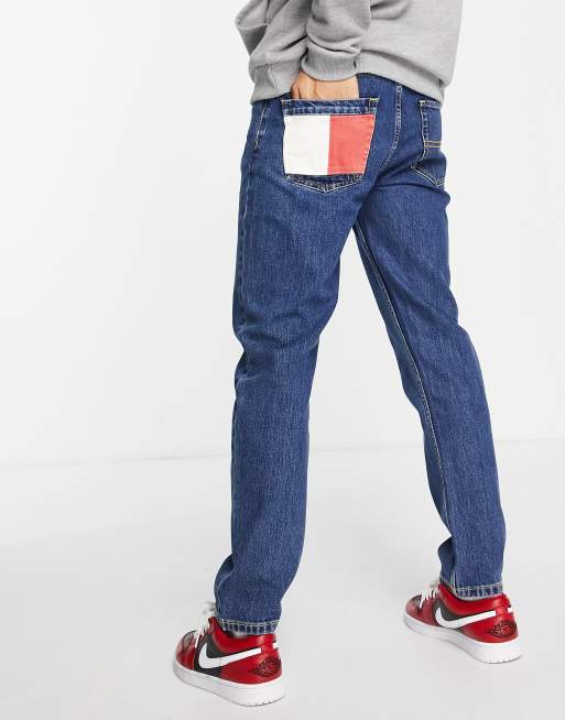Tommy Jeans - Regular-fit dad jeans met vlag op de zak in medium wassing