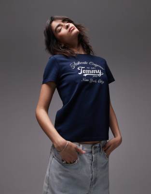 Tommy Jeans - Regular Fit T-Shirt in Marineblau mit Logo