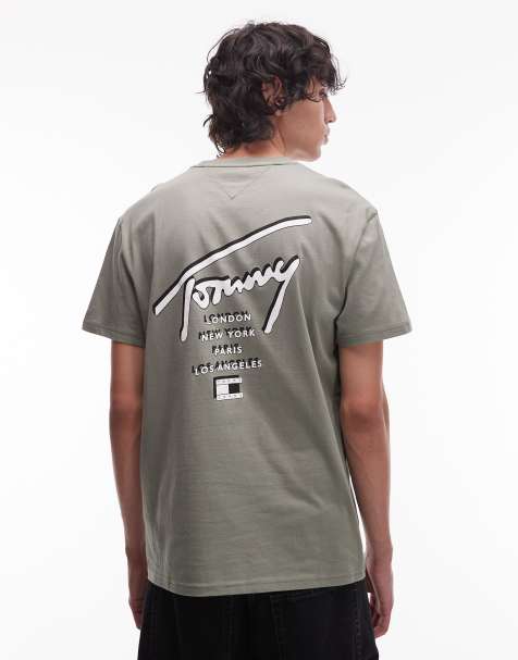 Tommy Jeans – Regular Fit T-Shirt in Salbeigrün mit Signatur-Rückenprint - view 1