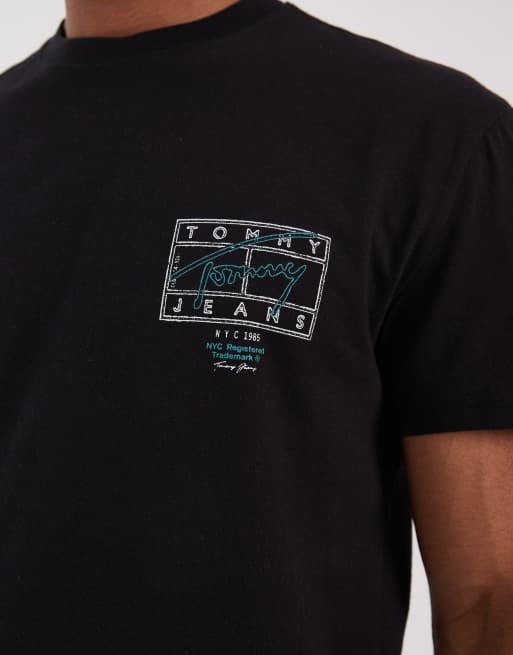 Tommy Jeans regular flag logo with signature detail t-shirt in black , 2 of 5