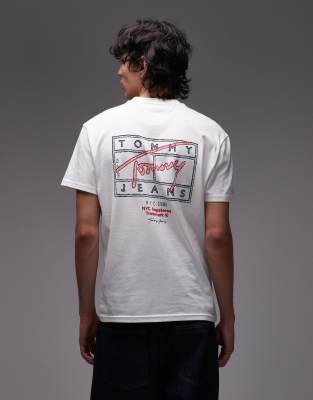 Tommy Jeans Regular Flag Logo With Signature Detail T-shirt In White