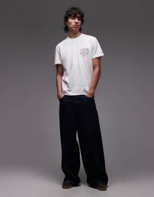 Tommy Jeans Regular Flag Logo With Signature Detail T-shirt In White