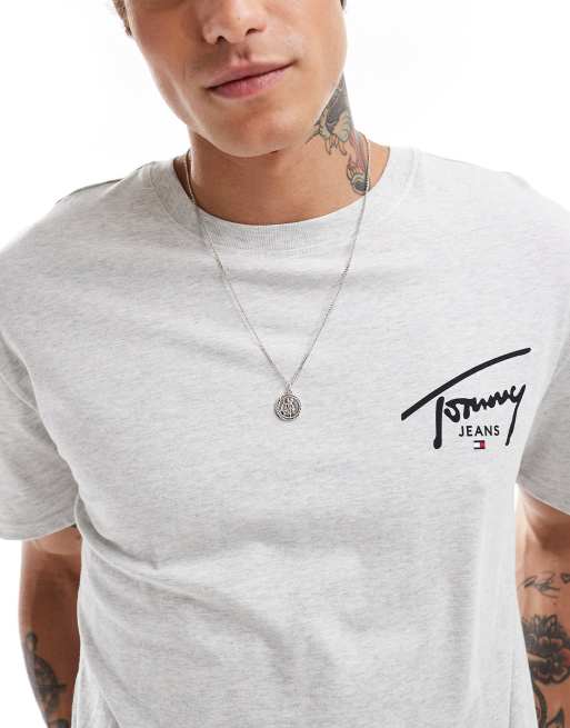 【 JEANS】regular signature back print t-shirt Tommy Jeans regular signature back print T-shirt in white | ASOS
