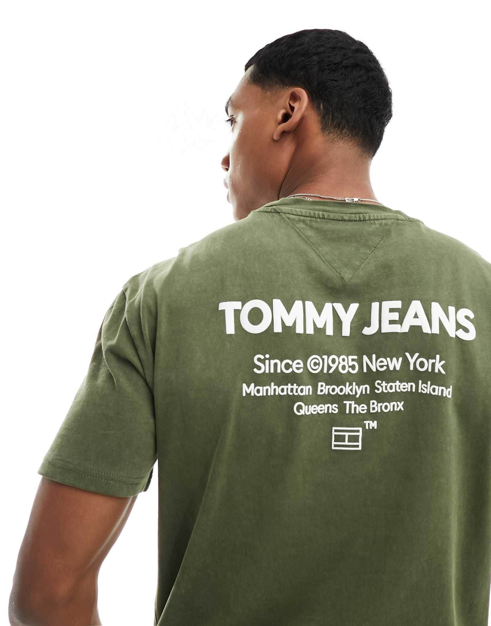 Обычная выстиранная футболка Tommy Jeans essential оливково-зеленого цвета