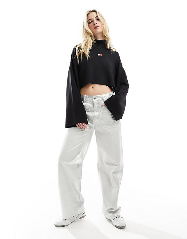 Tommy Jeans - relaxed cropped badge turtleneck in black