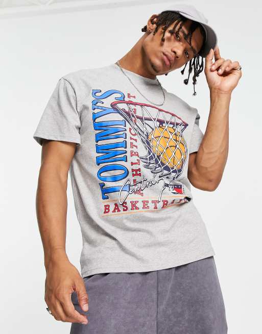 Tommy Jeans - T-shirt décontracté en coton à imprimé basketball