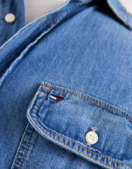 Tommy Jeans – Relaxed-Fit-Jeanshemd in verwaschenem Mittelblau, 5 von 5