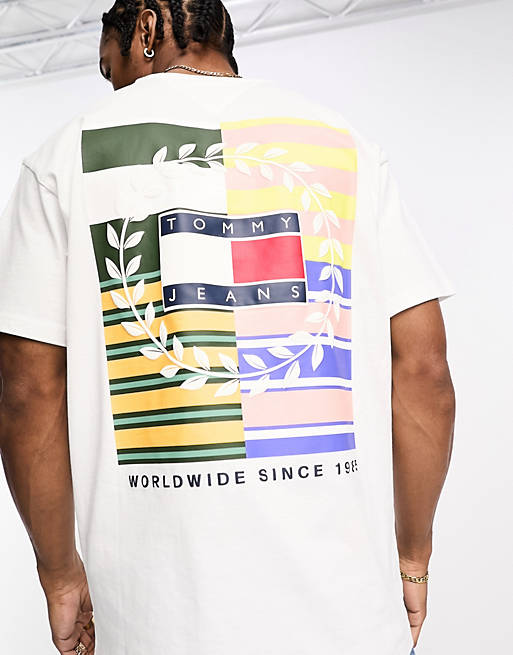 Tommy Jeans relaxed flag graphic logo t-shirt in white | ASOS