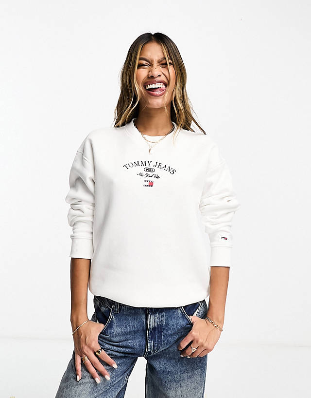 Tommy Jeans - relaxed luxe authentic logo crewneck sweatshirt in white