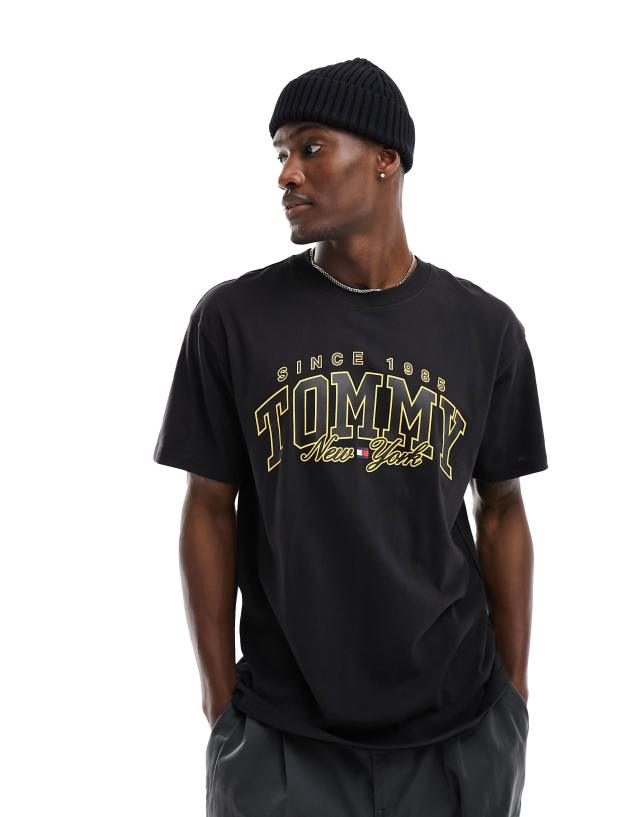 Tommy Jeans - relaxed skate luxe varsity logo t-shirt in black