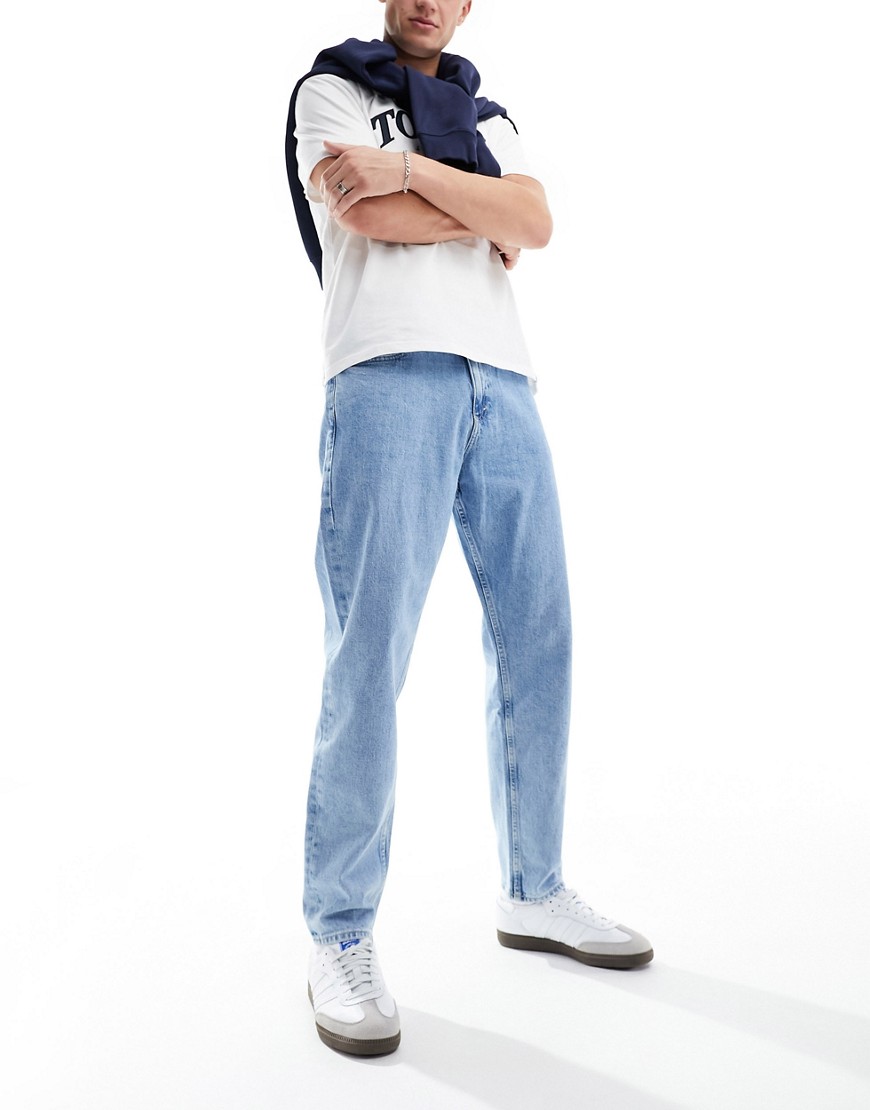 Tommy Jeans Relaxed Tapered Jeans in Light Blue