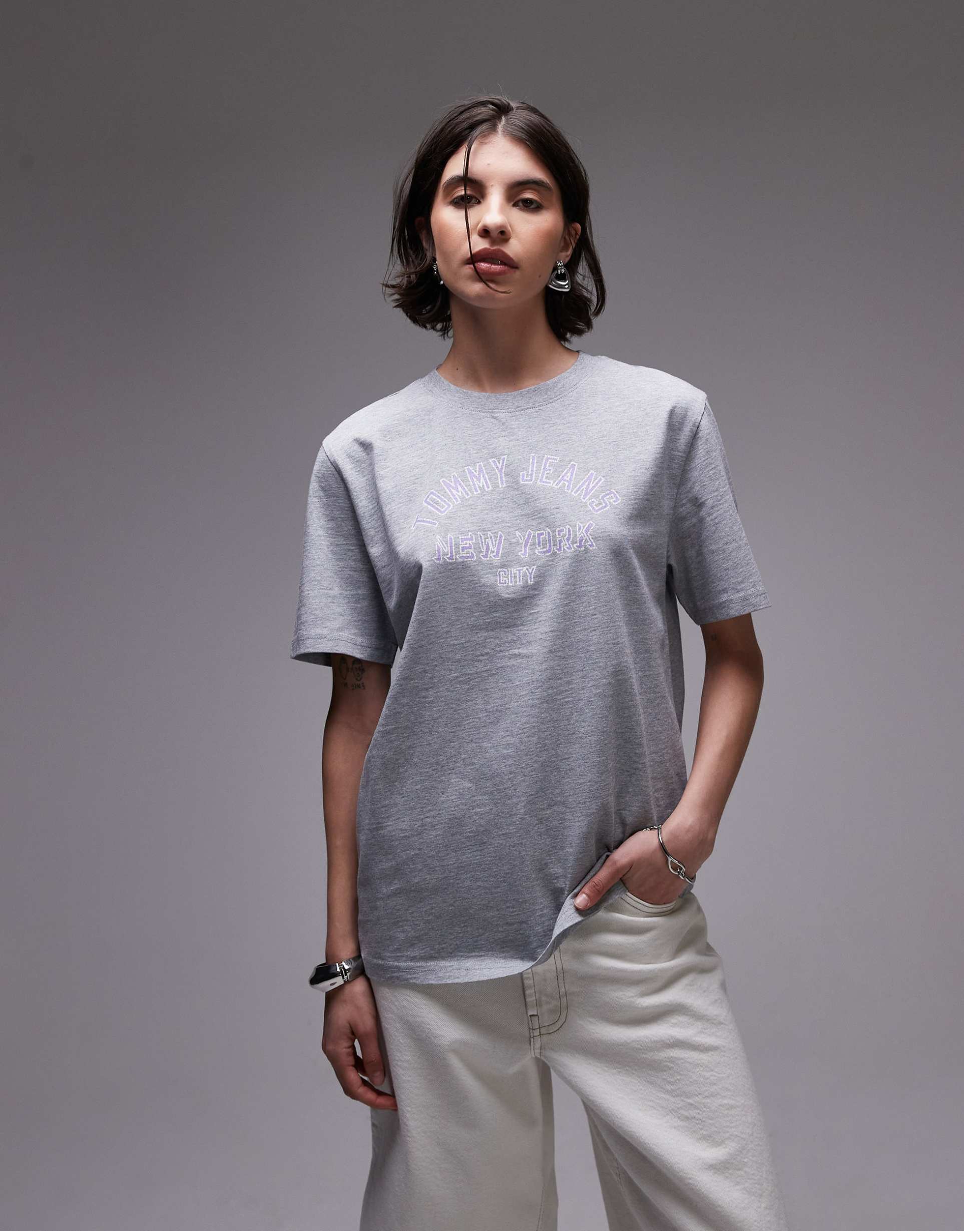 tommy jeans relaxed varsity logo t-shirt in gray