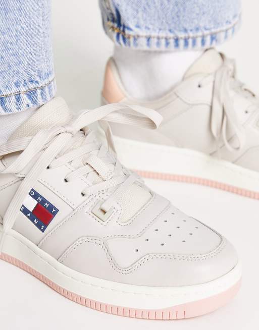 Tommy shop jean basket