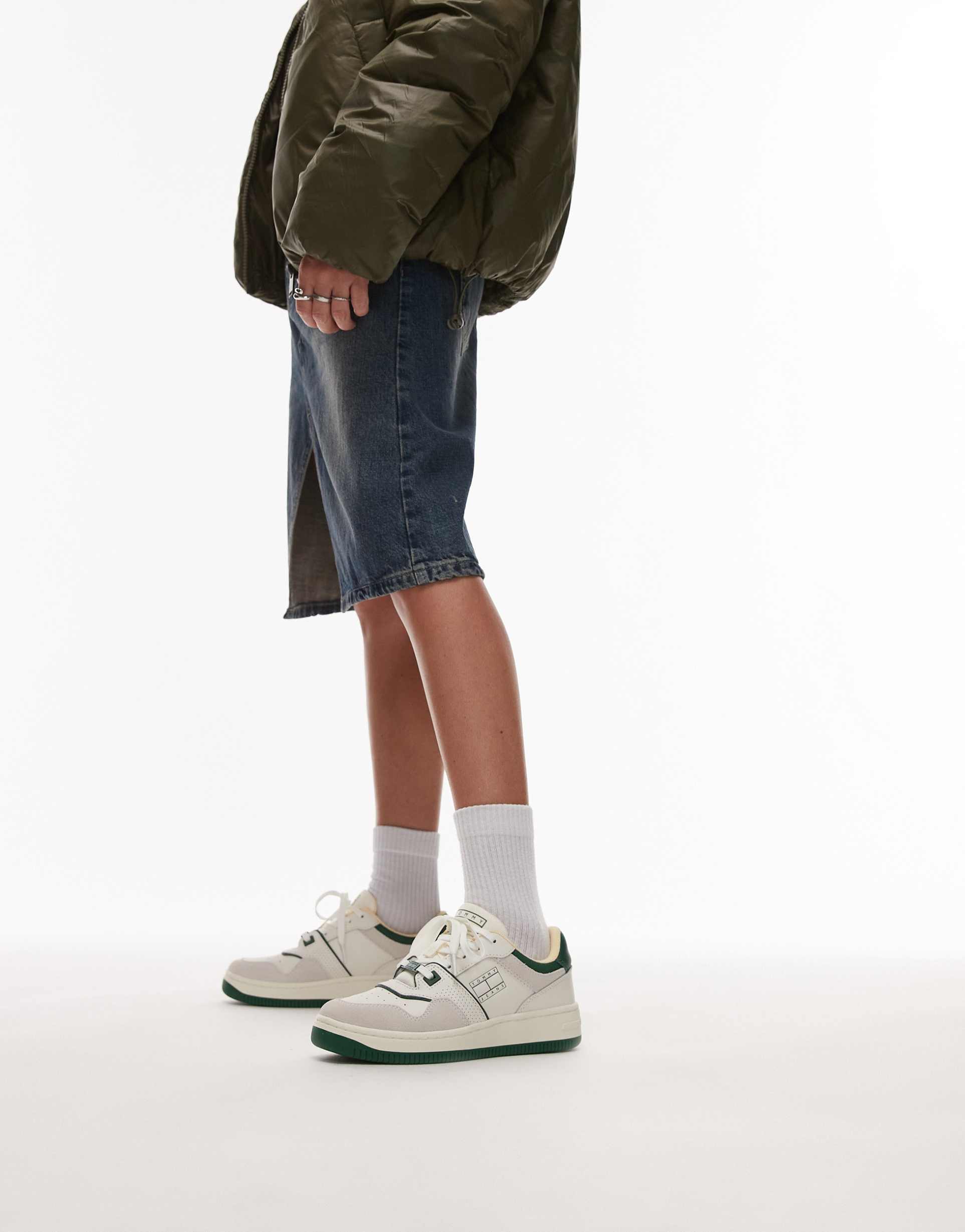 tommy jeans retro basket sneakers in white and green
