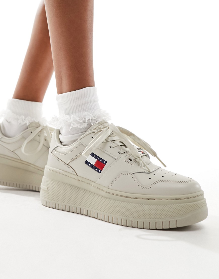 Tommy Jeans retro basket trainers in stone-Neutral