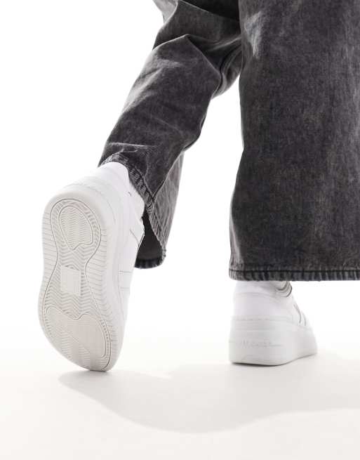 Tommy Jeans – Retro-Basketball-Sneaker in Weiß mit flacher Plateausohle, 5 von 5