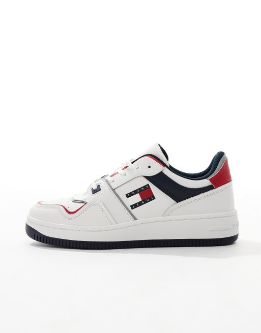 Tommy Jeans Retro Basketball Sneaker in WeiB Rot und Marineblau