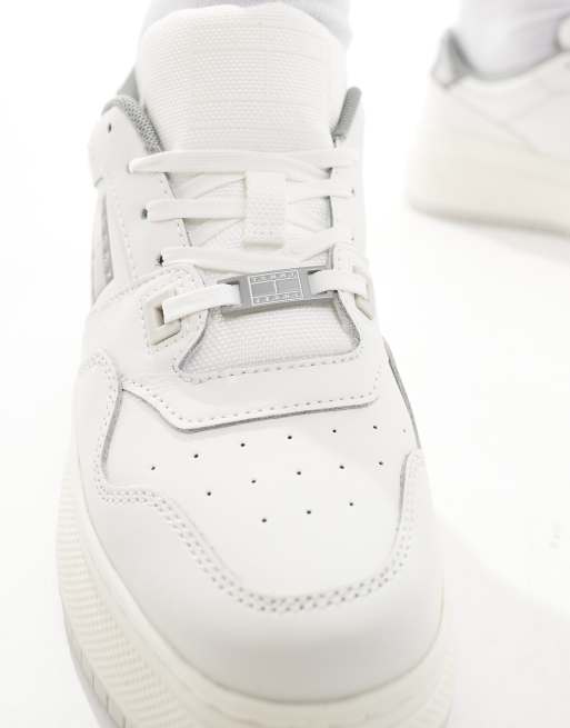 Tommy Jeans - Retro basketbalsneakers met plateauzool in wit en zilver, 4 van 5