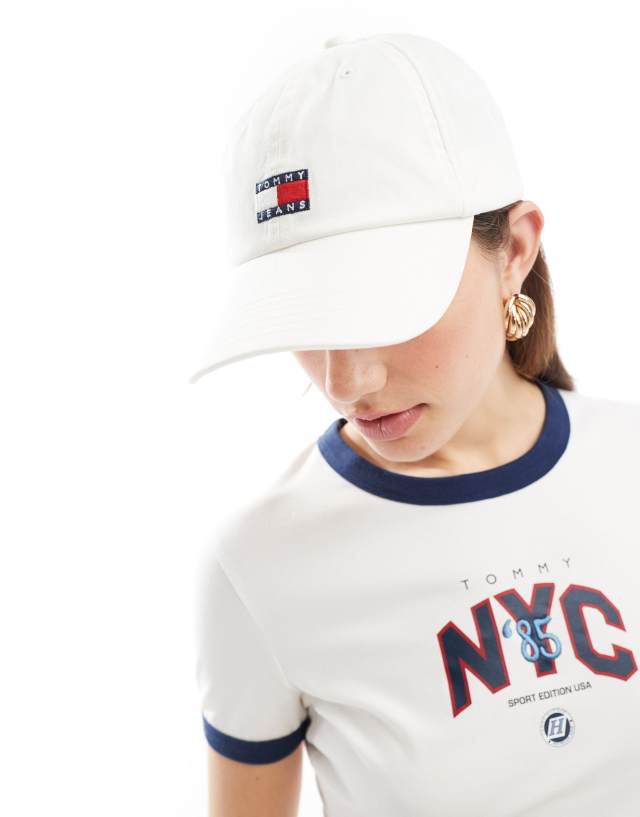 Tommy Jeans - retro cap in white