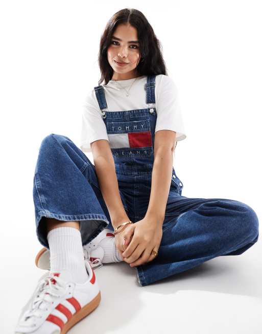 Tommy Jeans retro flag denim dungarees in mid wash, 4 of 4