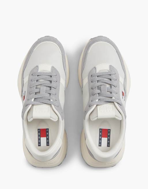 Tommy Jeans Retro logo leather cleat chunky trainers in grey, 3 of 7