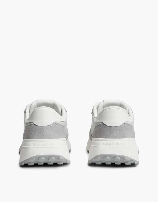Tommy Jeans Retro logo leather cleat chunky trainers in grey, 4 of 7
