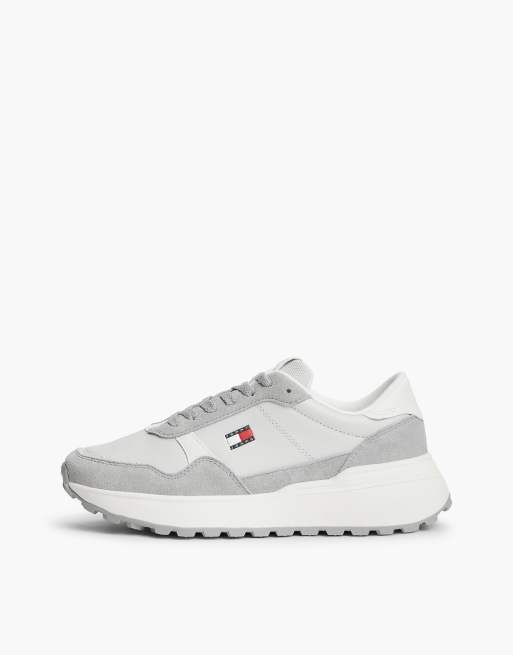 Tommy Jeans Retro logo leather cleat chunky trainers in grey, 7 of 7