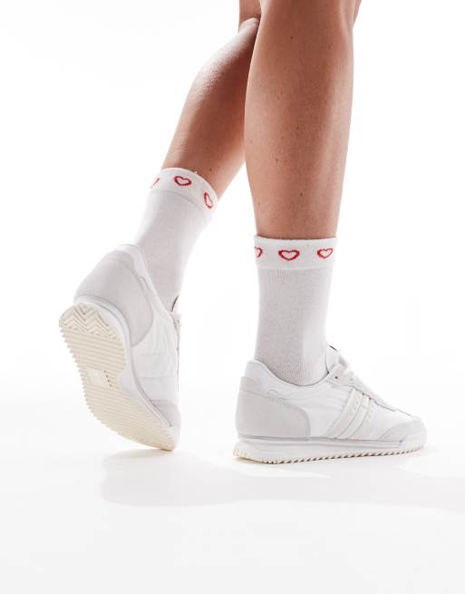 Tommy Jeans retro runner cleated trainers in off white, 2 of 4