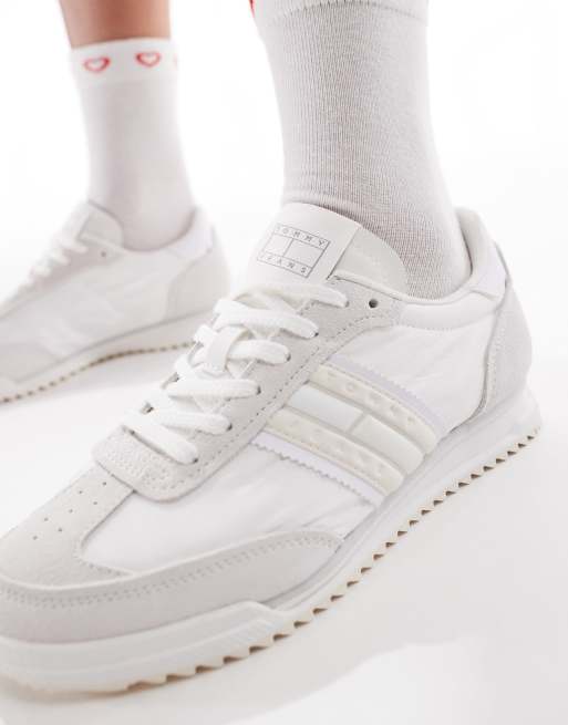 Tommy Jeans retro runner cleated trainers in off white, 3 of 4