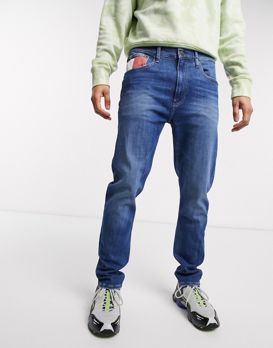 Tommy Jeans – Rey – Mörktvättade avsmalande jeans med avslappnad passform-Blå
