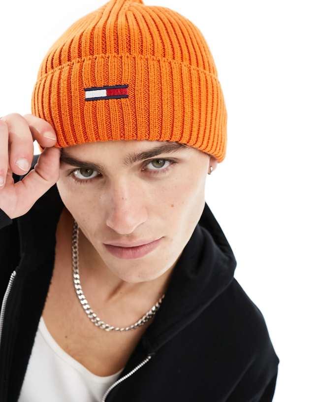 Tommy Jeans - ribbed flag logo beanie in orange