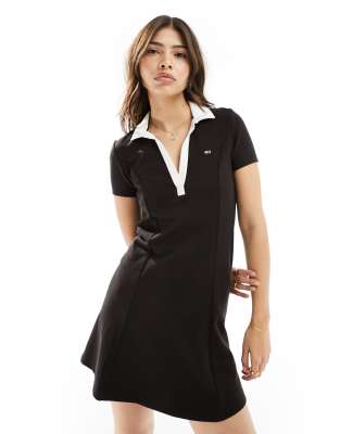 Tommy Jeans - Robe courte coupe ajustée puis évasée à col polo contrastant - Noir