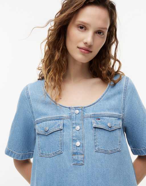 Tommy Jeans robe courte trapèze en jean bleu clair, 2 de 6