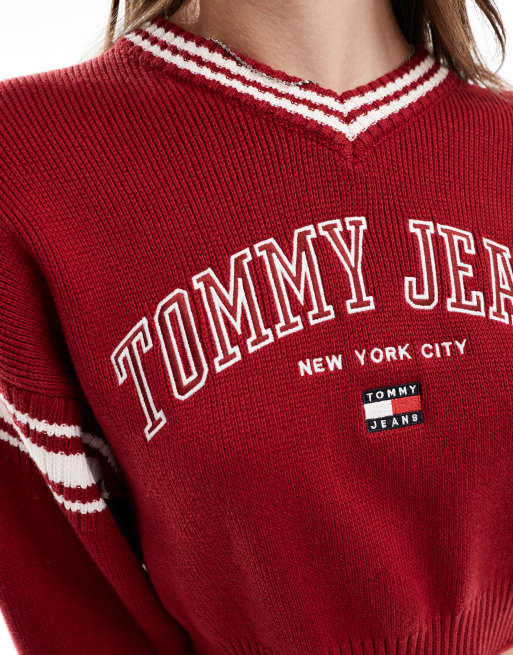 Tommy Jeans – Röd, kort collegetröja med v-ringning, 4 av 4