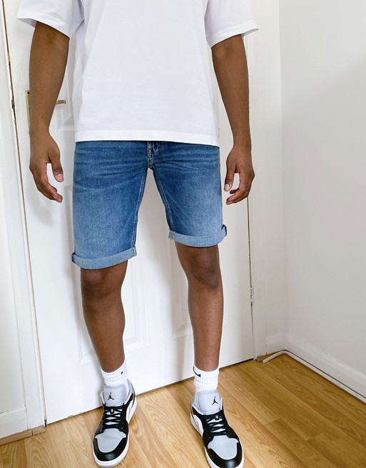 Tommy Jeans ronnie denim shorts in mid wash
