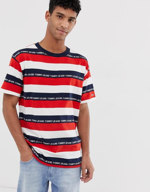 Tommy Jeans – Rot, marine und weiß gestreiftes T-Shirt mit wiederholten Logostreifen