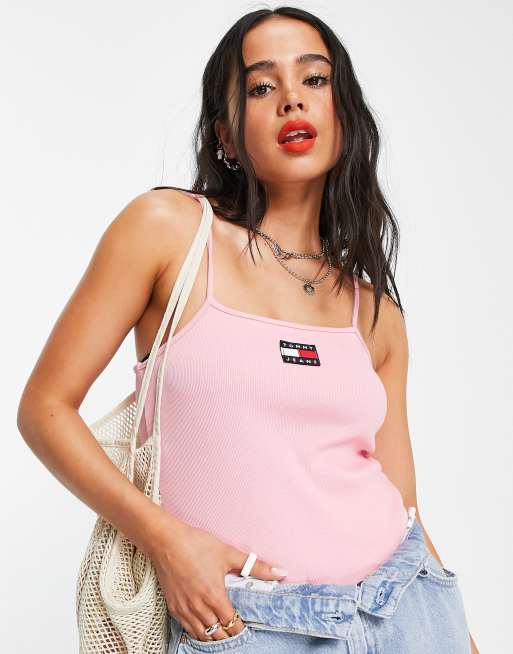 Tommy Jeans – Różowe body na ramiączkach z naszywką