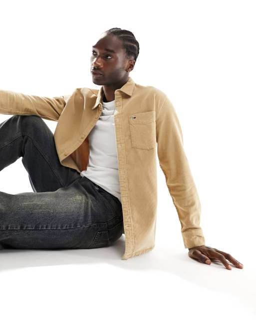 Tommy Jeans - Ruimvallend corduroy overhemd met logo in zandkleur