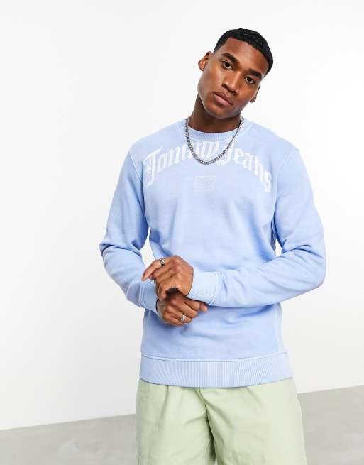 Tommy Jeans - Ruimvallende sweatshirt met gebogen grunge logo en ronde hals in lichtblauw