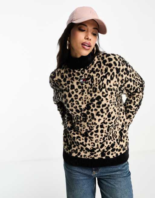 Tommy Jeans - Rullekravesweater med logo i leopardprint