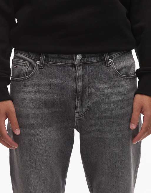 Tommy Jeans – Ryan – Schmal geschnittene Straight Jeans in verblasster grauer Waschung, 5 von 5