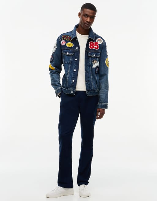 Tommy Jeans Ryan tommy badge denim trucker jacket in dark blue, 2 of 6