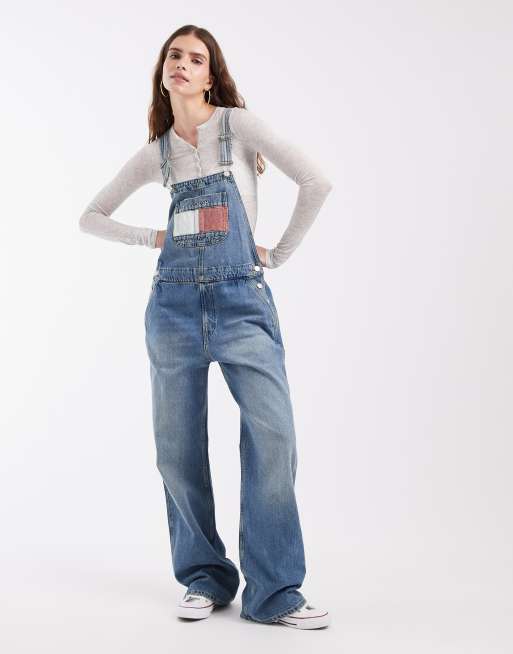 Tommy Jeans salopette à logo drapeau en délavage moyen, 2 de 4